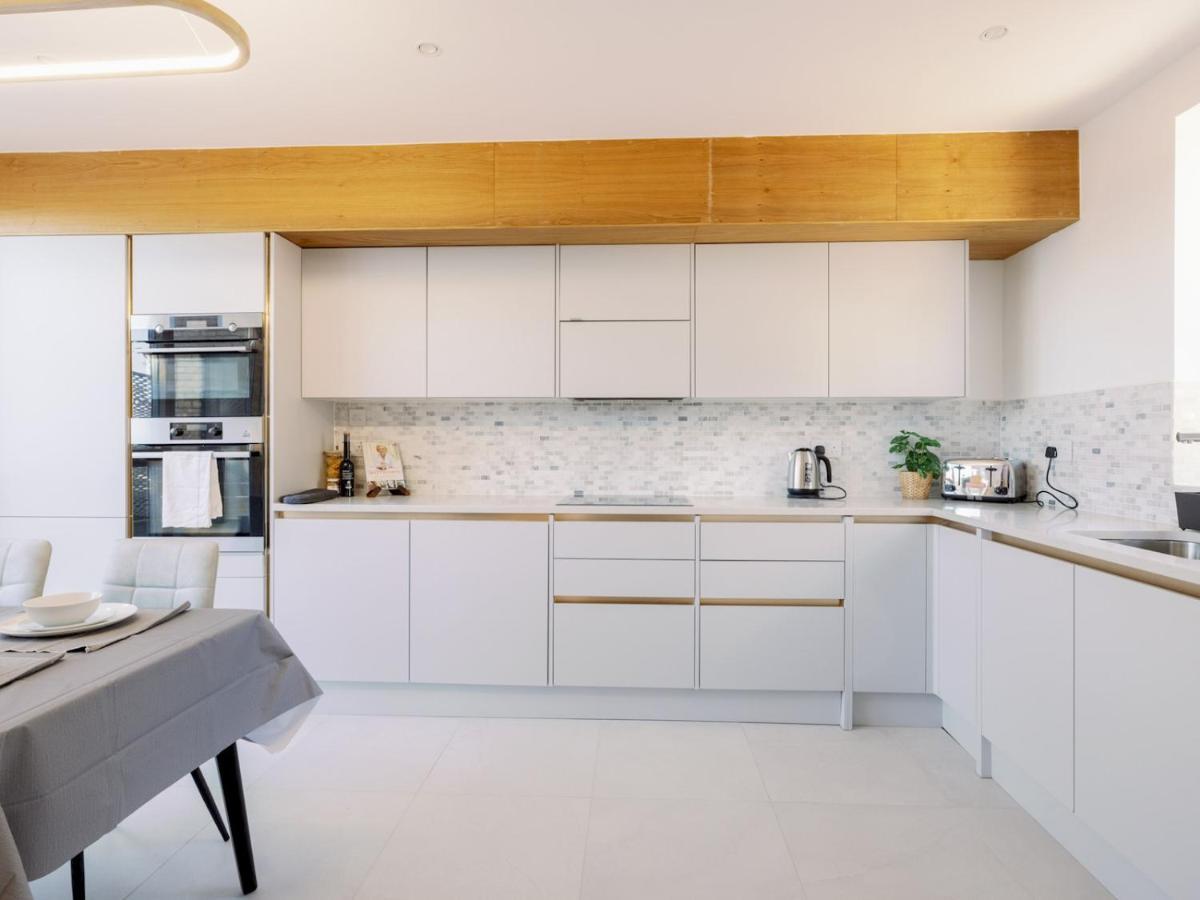 Pass The Keys - Spacious Modern Flat With Garden, In South West Case de vacanță