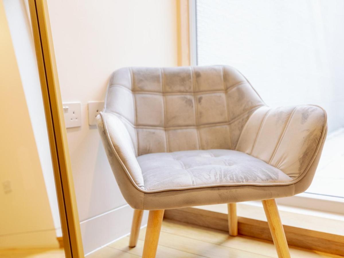 Case de vacanță Pass The Keys - Spacious Modern Flat With Garden, In South West Londra