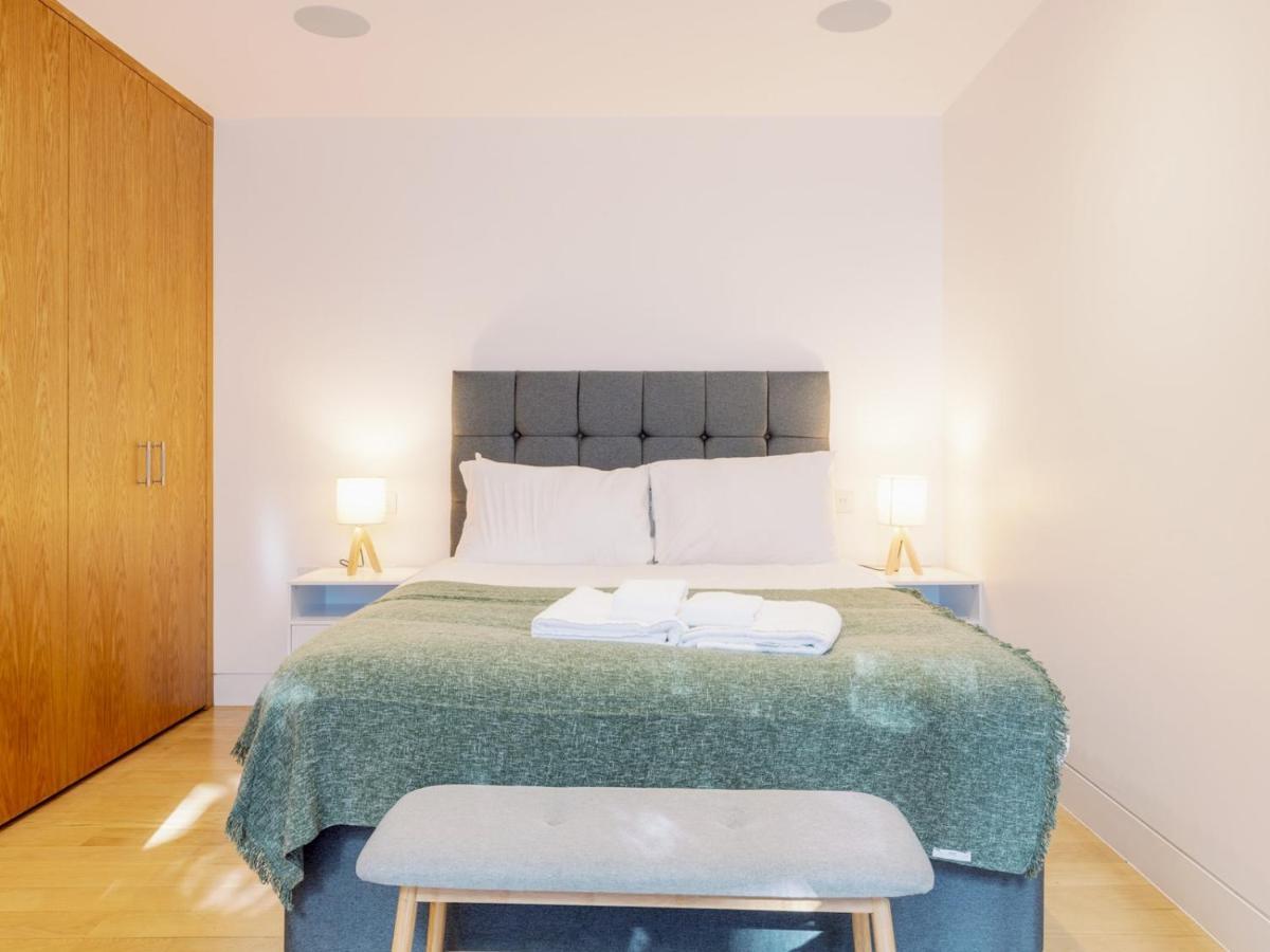 Pass The Keys - Spacious Modern Flat With Garden, In South West * Londra