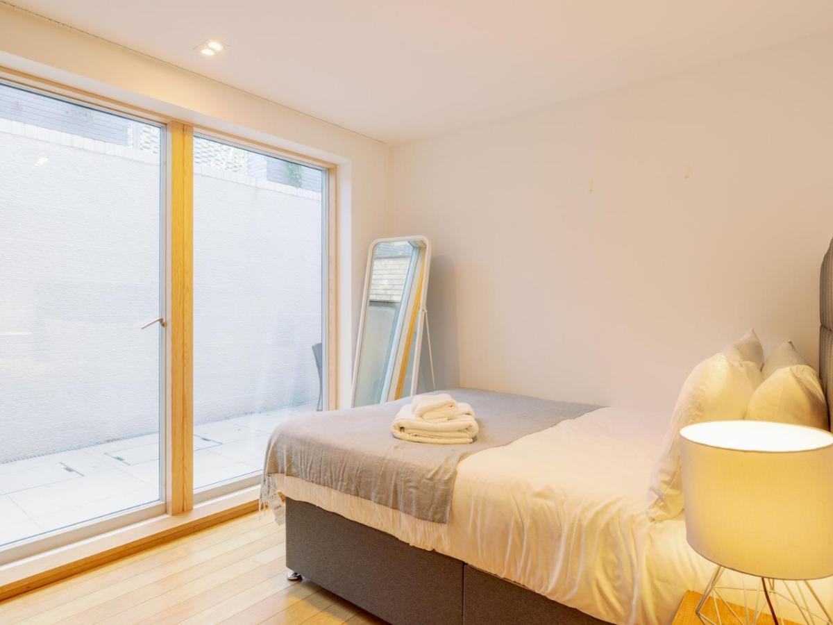 Pass The Keys - Spacious Modern Flat With Garden, In South West Case de vacanță Londra