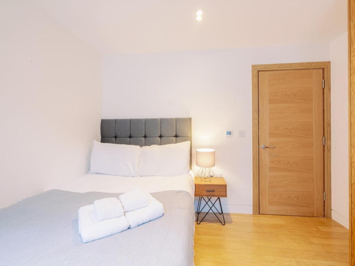 Pass The Keys - Spacious Modern Flat With Garden, In South West Case de vacanță *