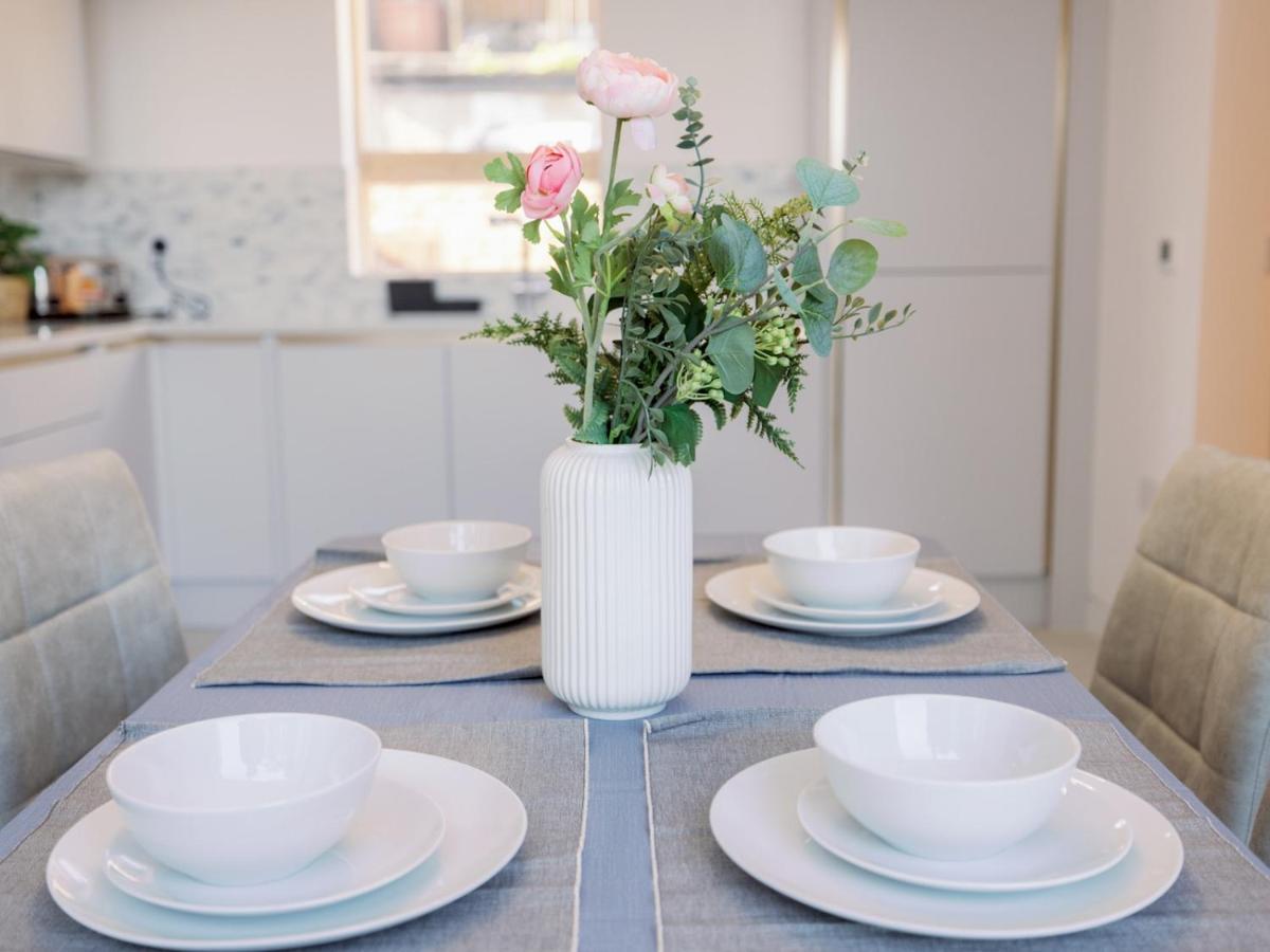 Pass The Keys - Spacious Modern Flat With Garden, In South West Case de vacanță Londra