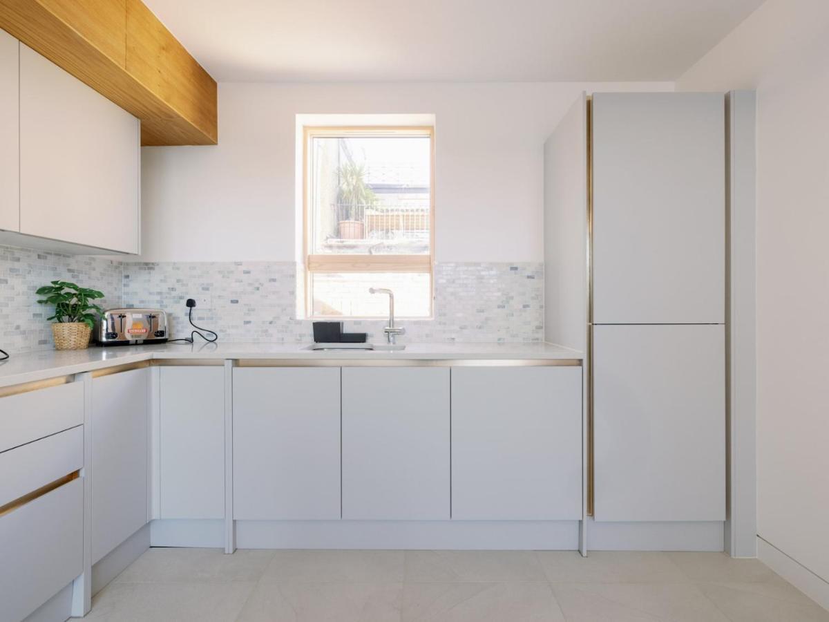 Case de vacanță Pass The Keys - Spacious Modern Flat With Garden, In South West *