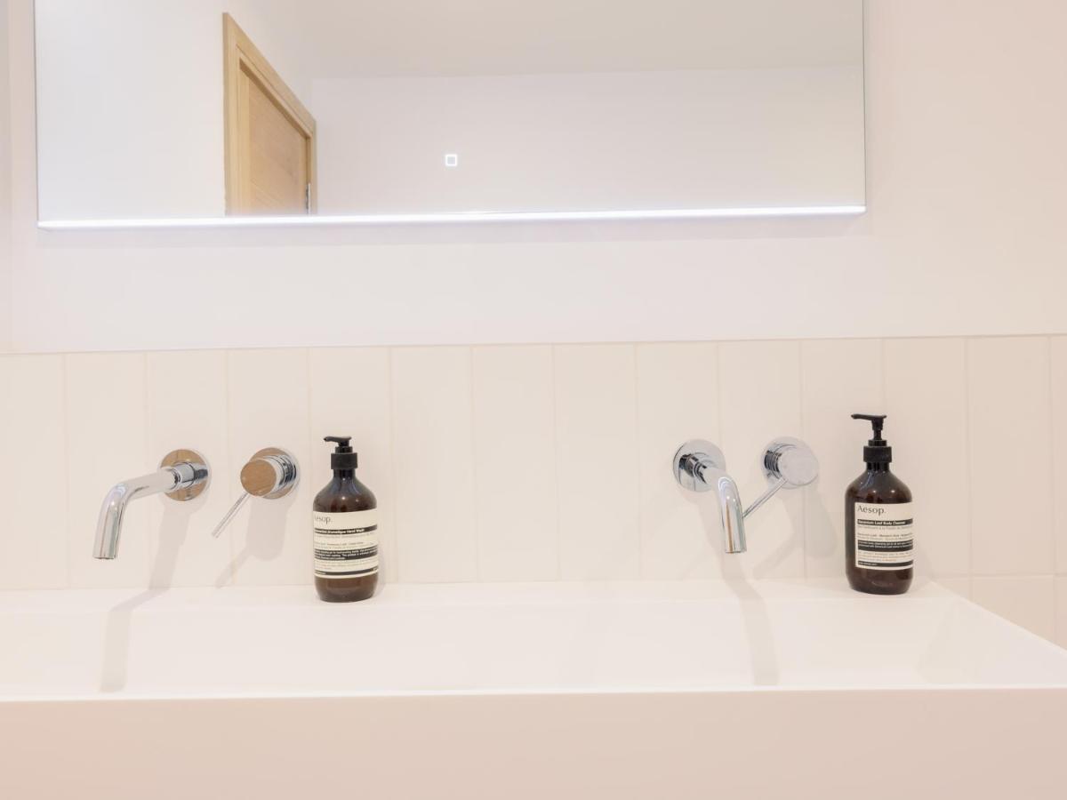 Case de vacanță Pass The Keys - Spacious Modern Flat With Garden, In South West *